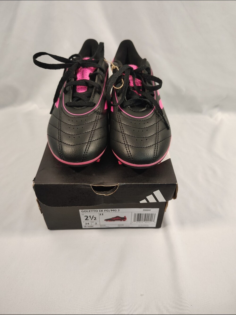 Girls Black and Pink Soccer Shoes "Goletto" Sz. 2.5